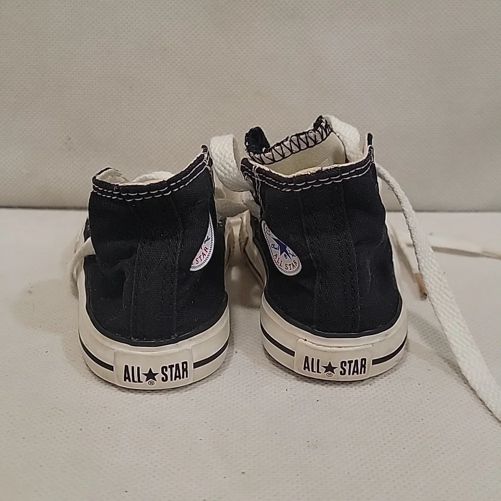 TODDLER CONVERSE HIGH TOP SNEAKERS (sz 4)